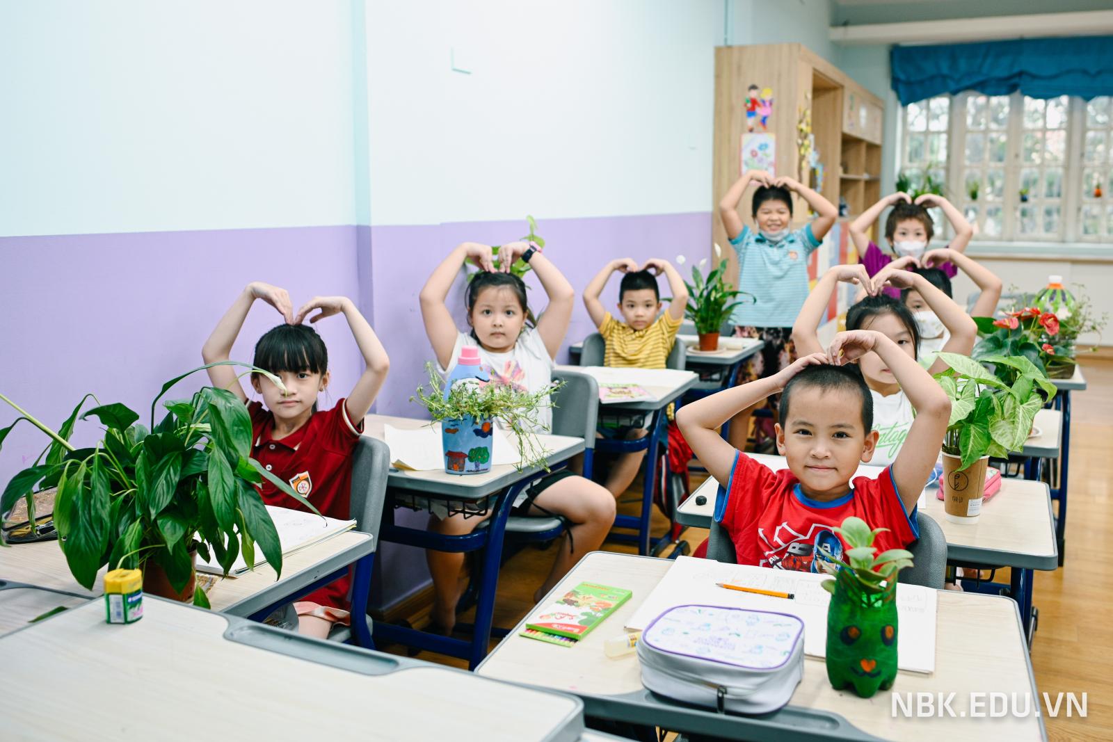 Trang trí lớp học theo mô hình VNEN tại các lớp học  Tiểu học Lê Quý Đôn
