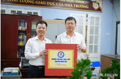 Đón tiếp đoàn Trường liên cấp Nguyễn Công Trứ - Nam Định