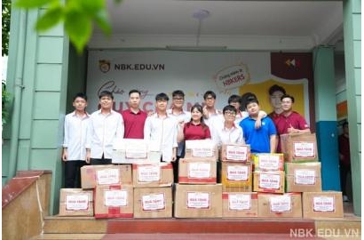 HỌC SINH TRƯỜNG NBK TRAO YÊU THƯƠNG NHÂN DỊP ĐẦU NĂM HỌC MỚI